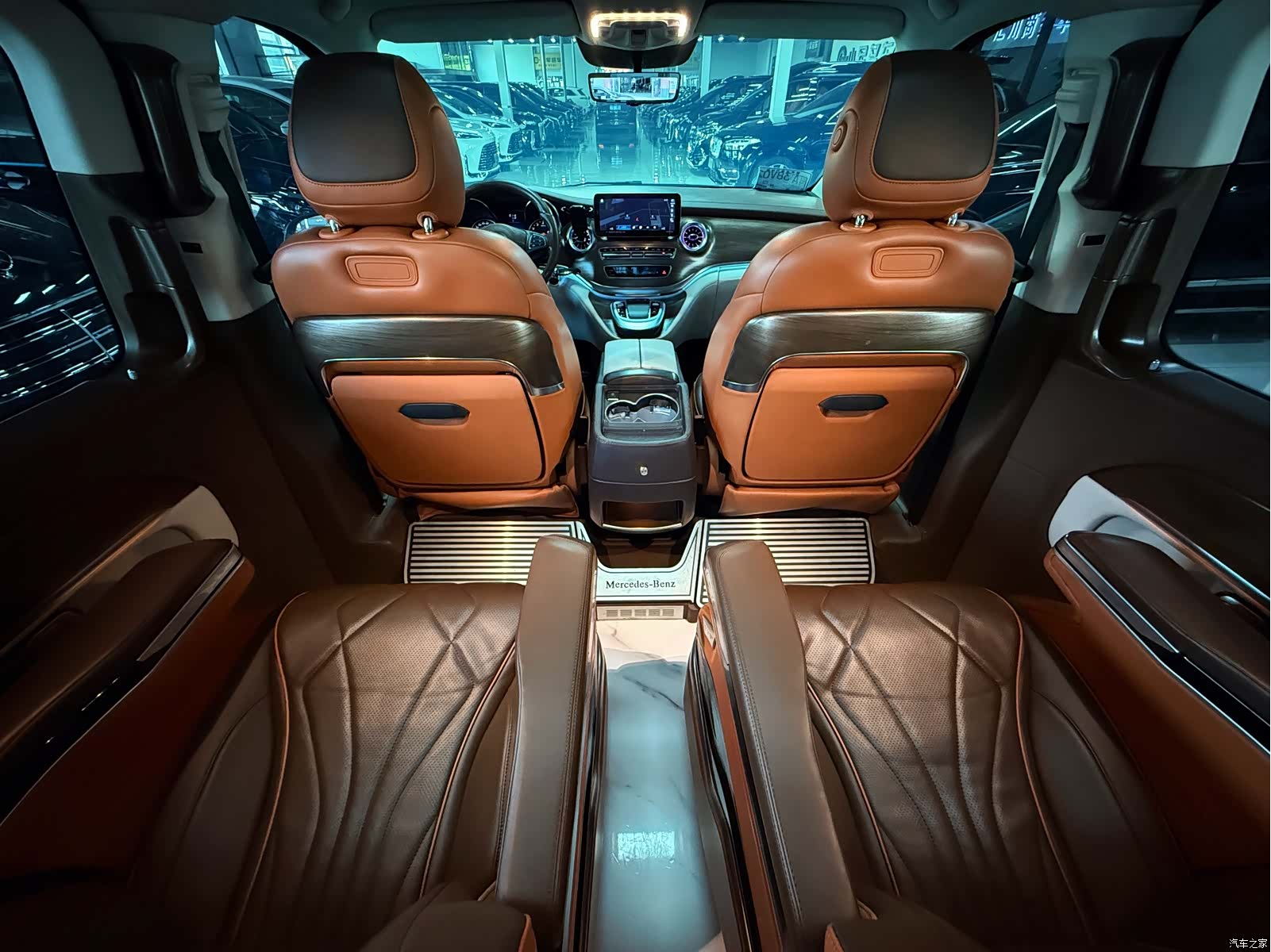 Mercedes-Benz V-Class, 2023 9