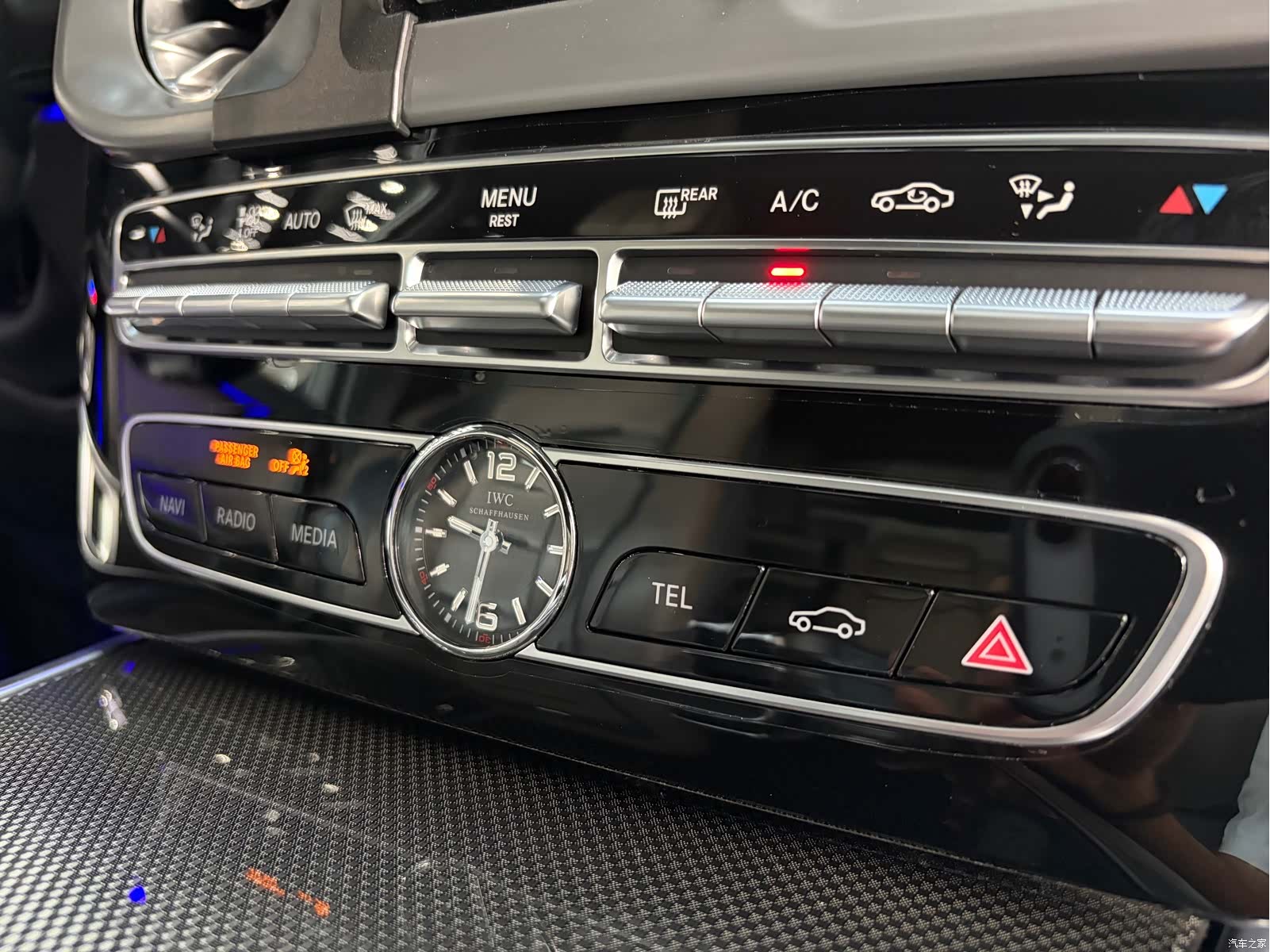 Mercedes-Benz G-Class, 2019 11