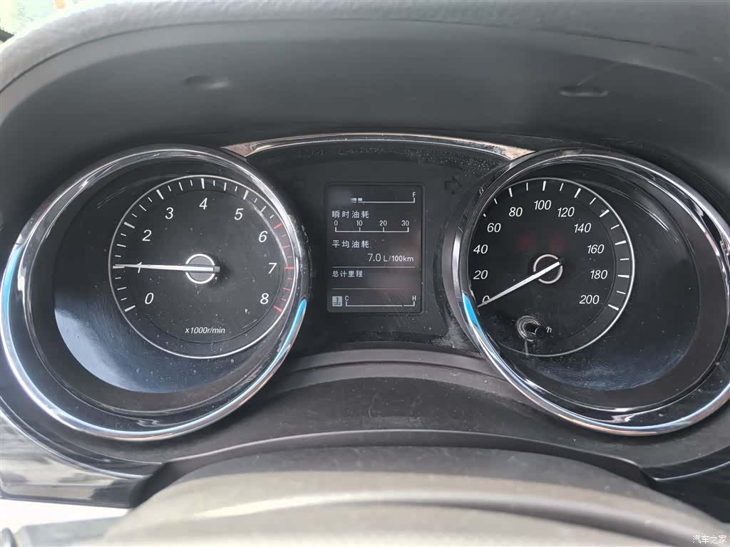 Wuling 730, 2016 6