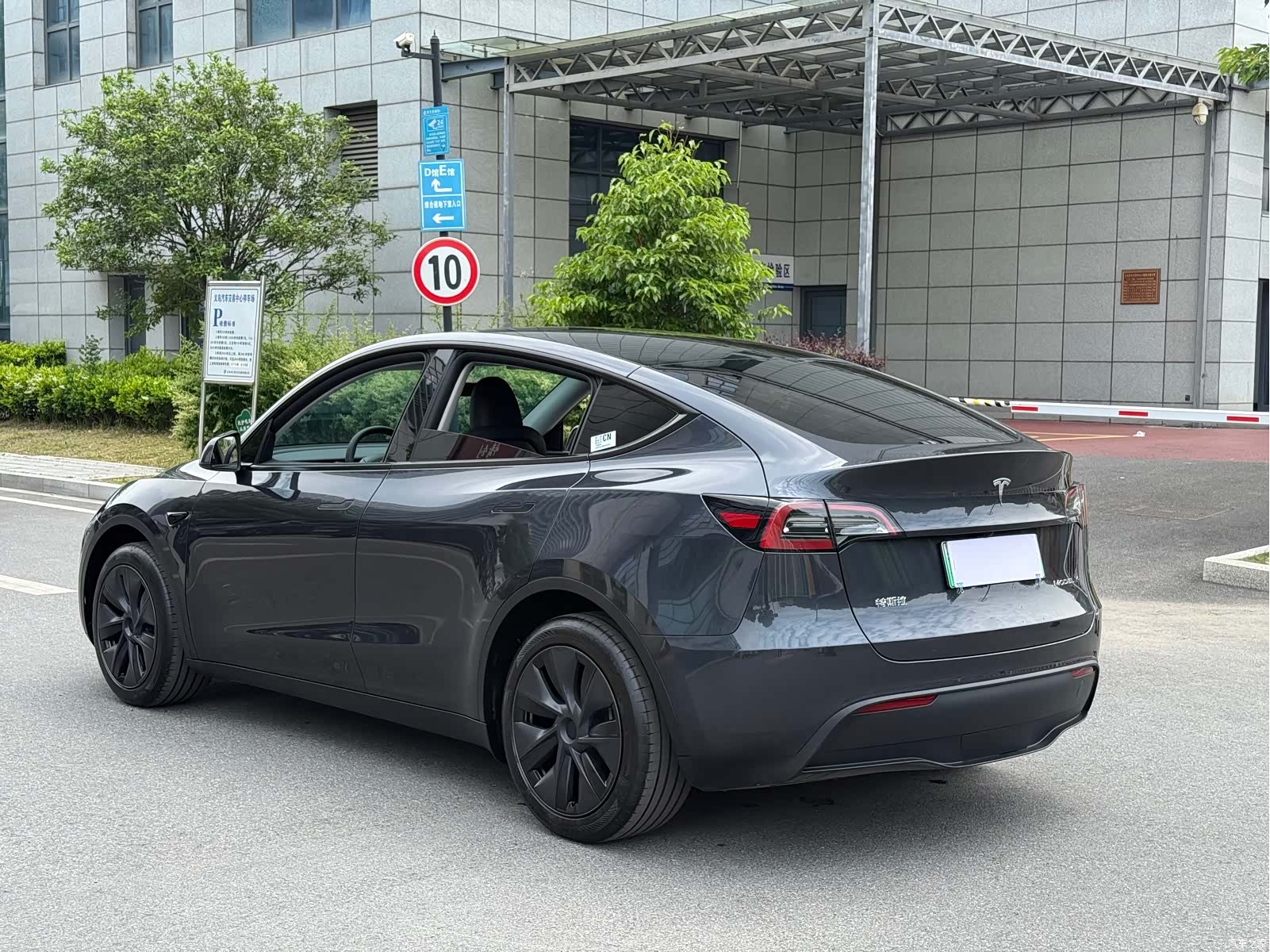 Tesla Model Y, 2024 4