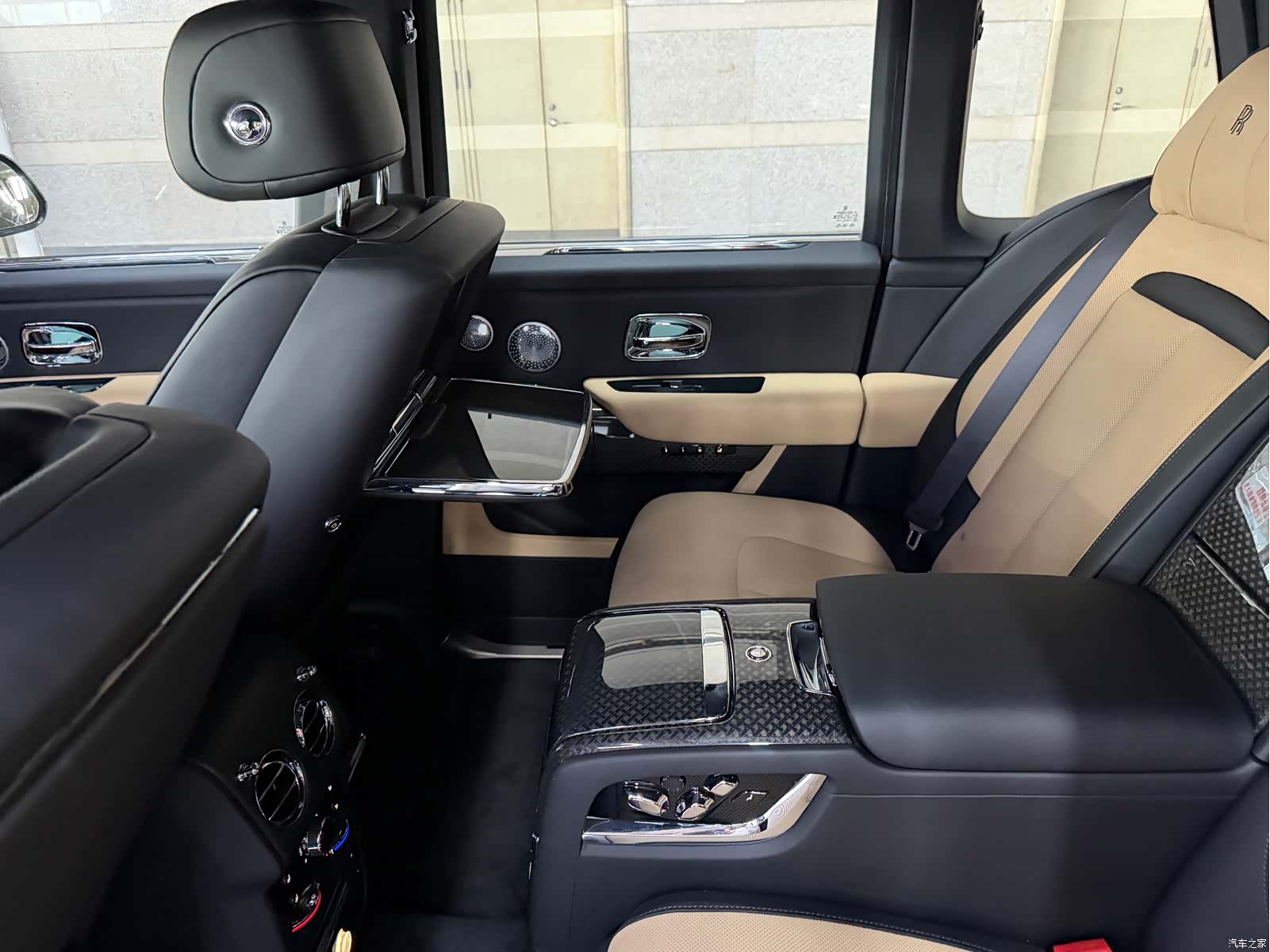 Rolls-Royce Cullinan, 2022 15