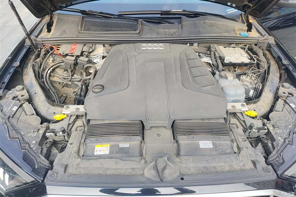 Audi Q7, 2023 10