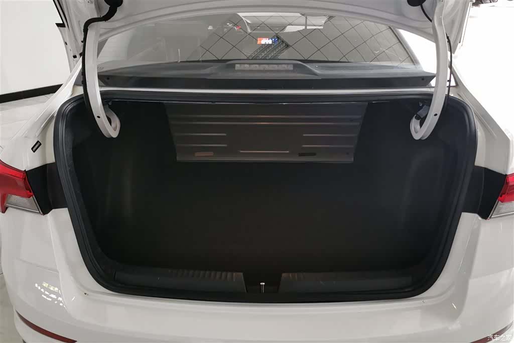 Skoda Rapid, 2021 4