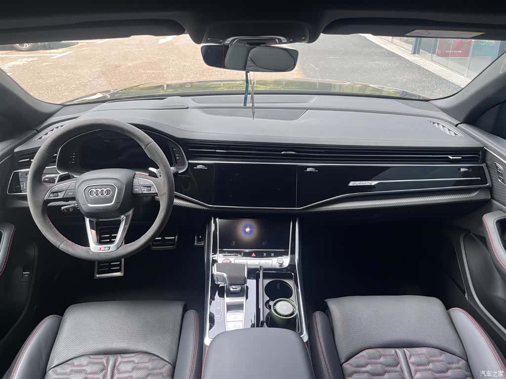 Audi Q8, 2025 6