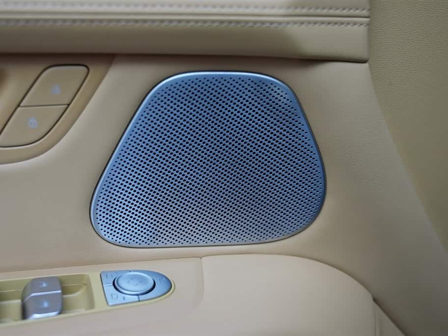 AITO Ask the world M5