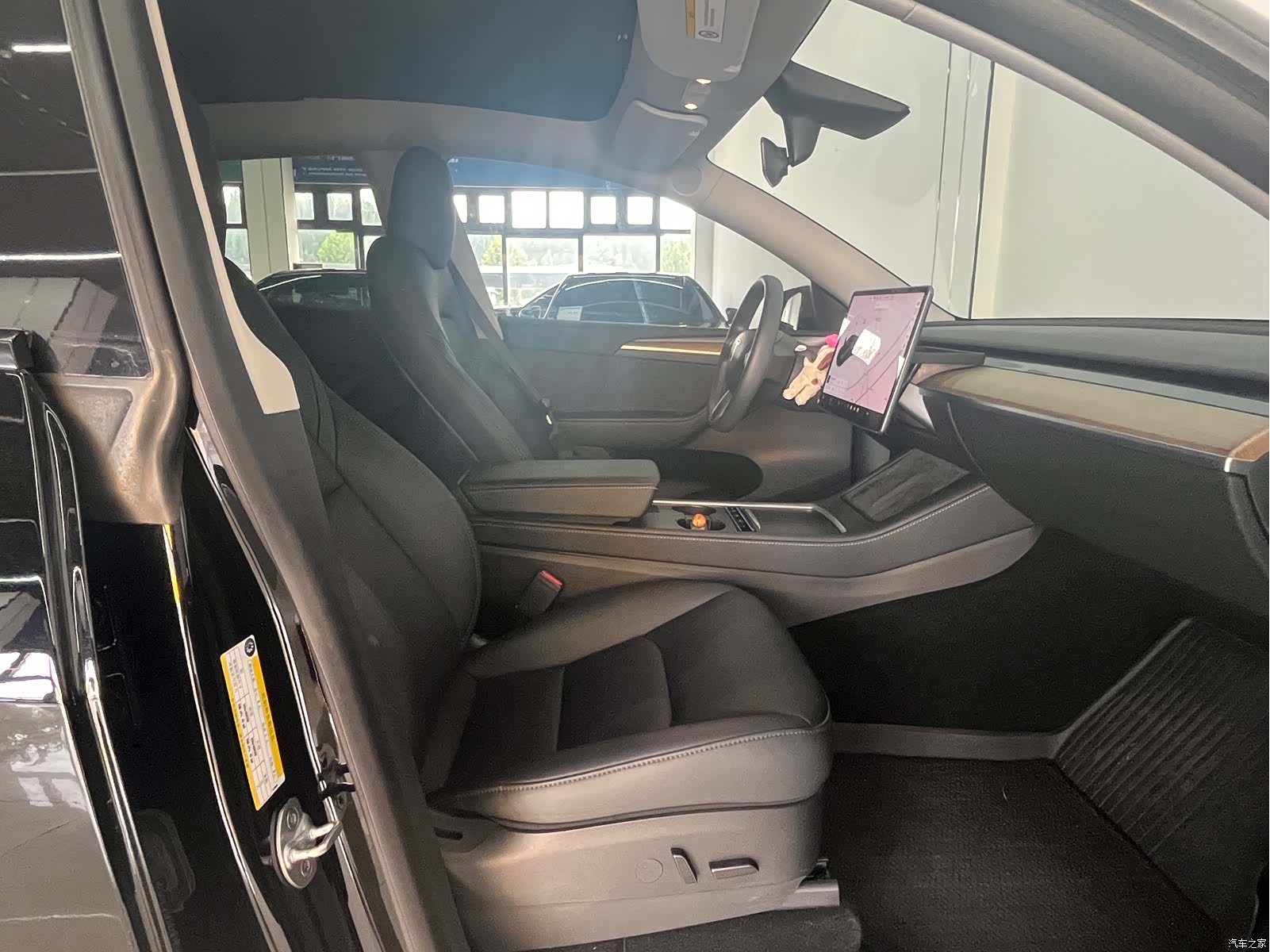 Tesla Model Y, 2022 все фото