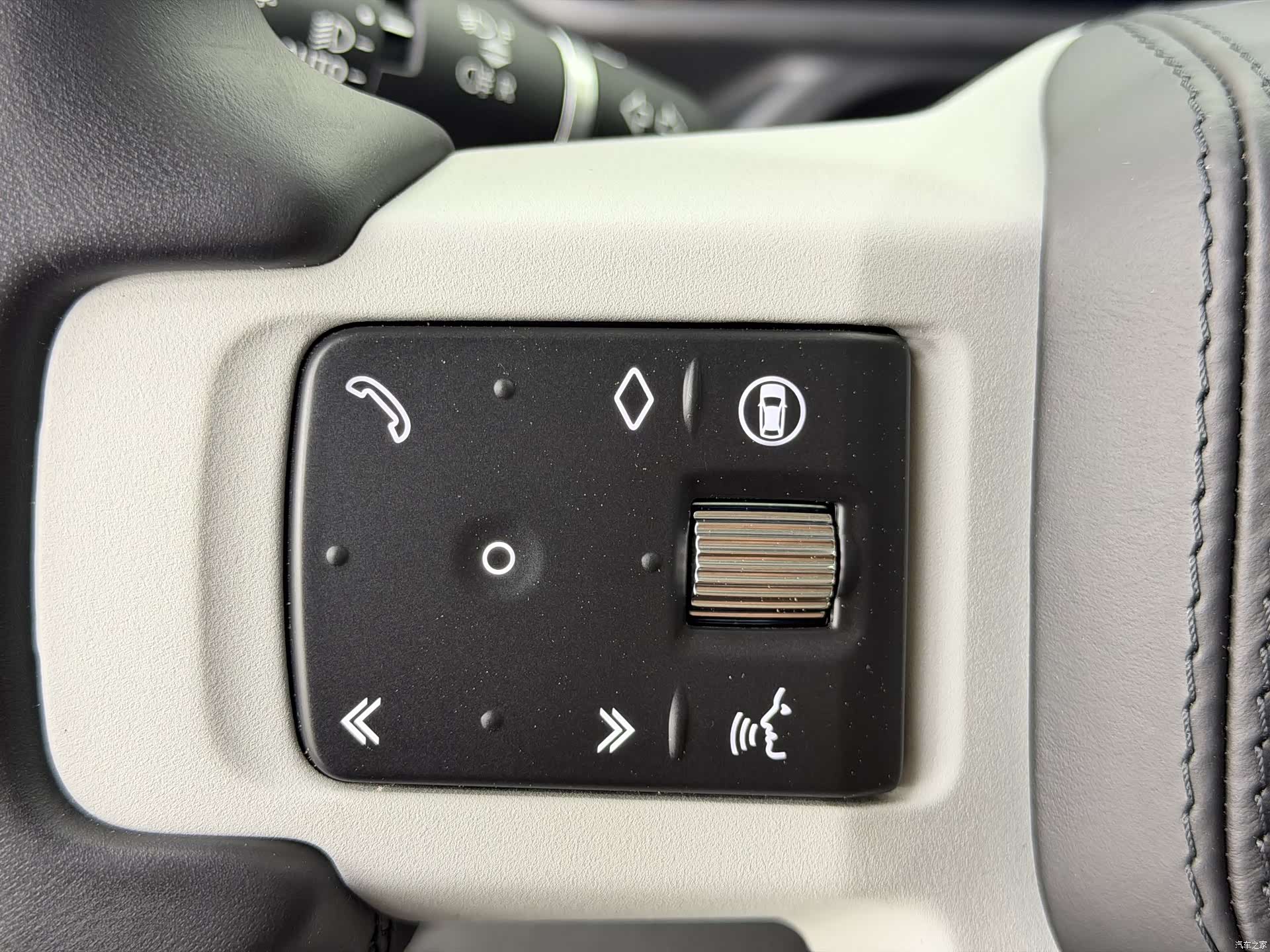 Land Rover Defender, 2023 18