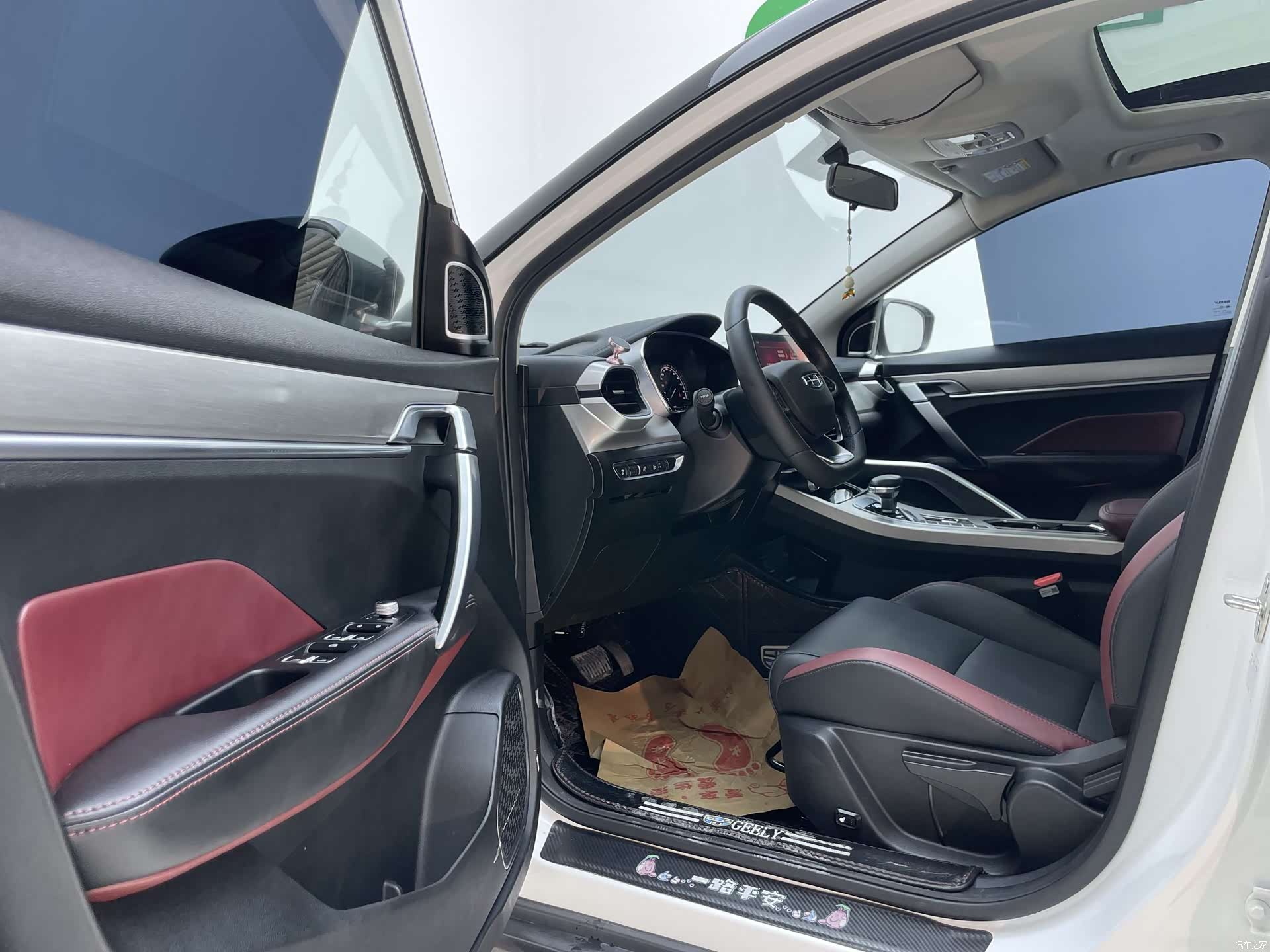 Geely Coolray, 2022 21