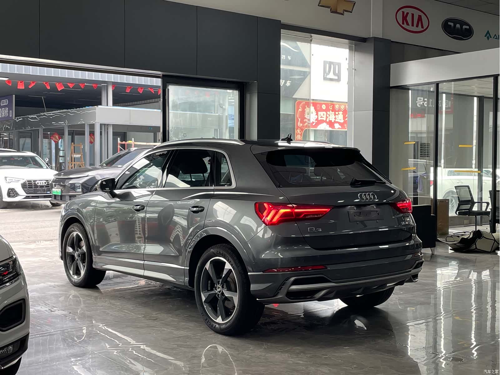 Audi Q3, 2022 13