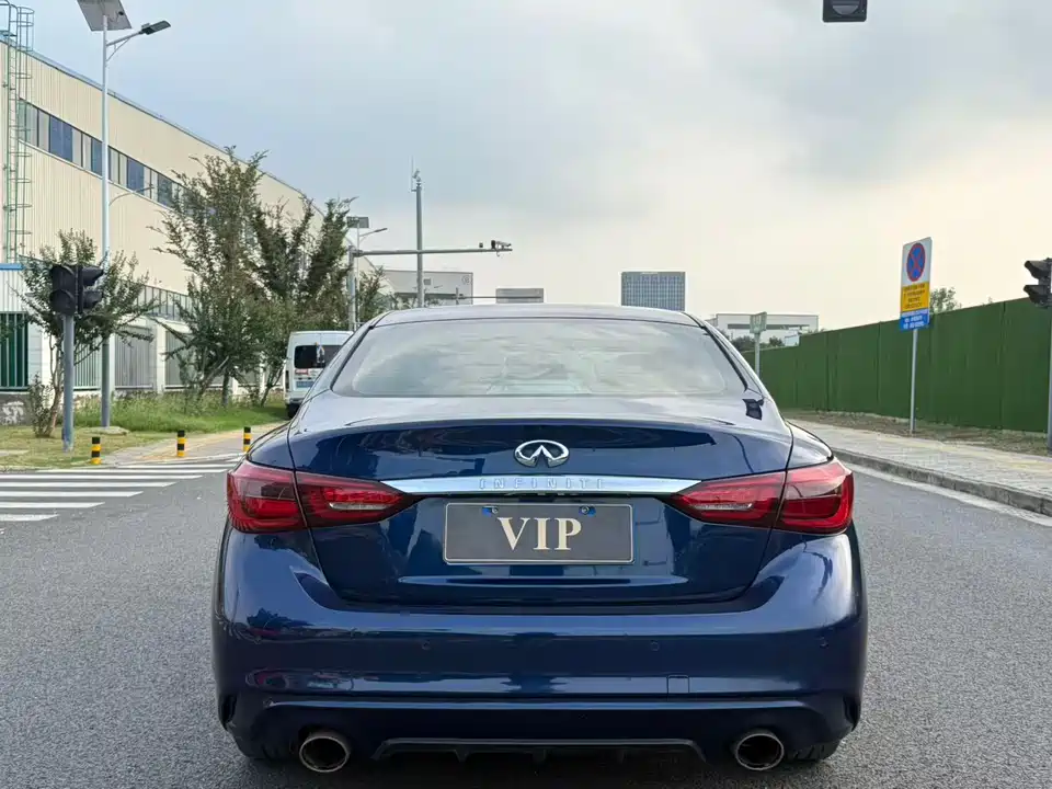 Infiniti Q50L