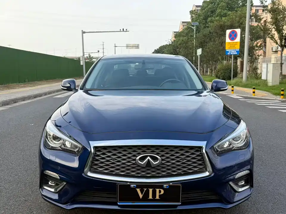 Infiniti Q50L