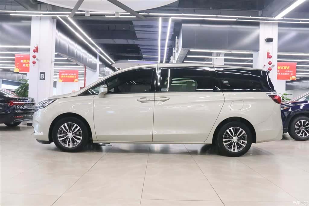 Buick GL8, 2022 3