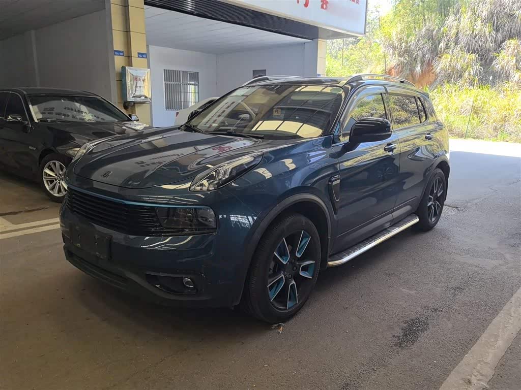 Lynk & Co 01