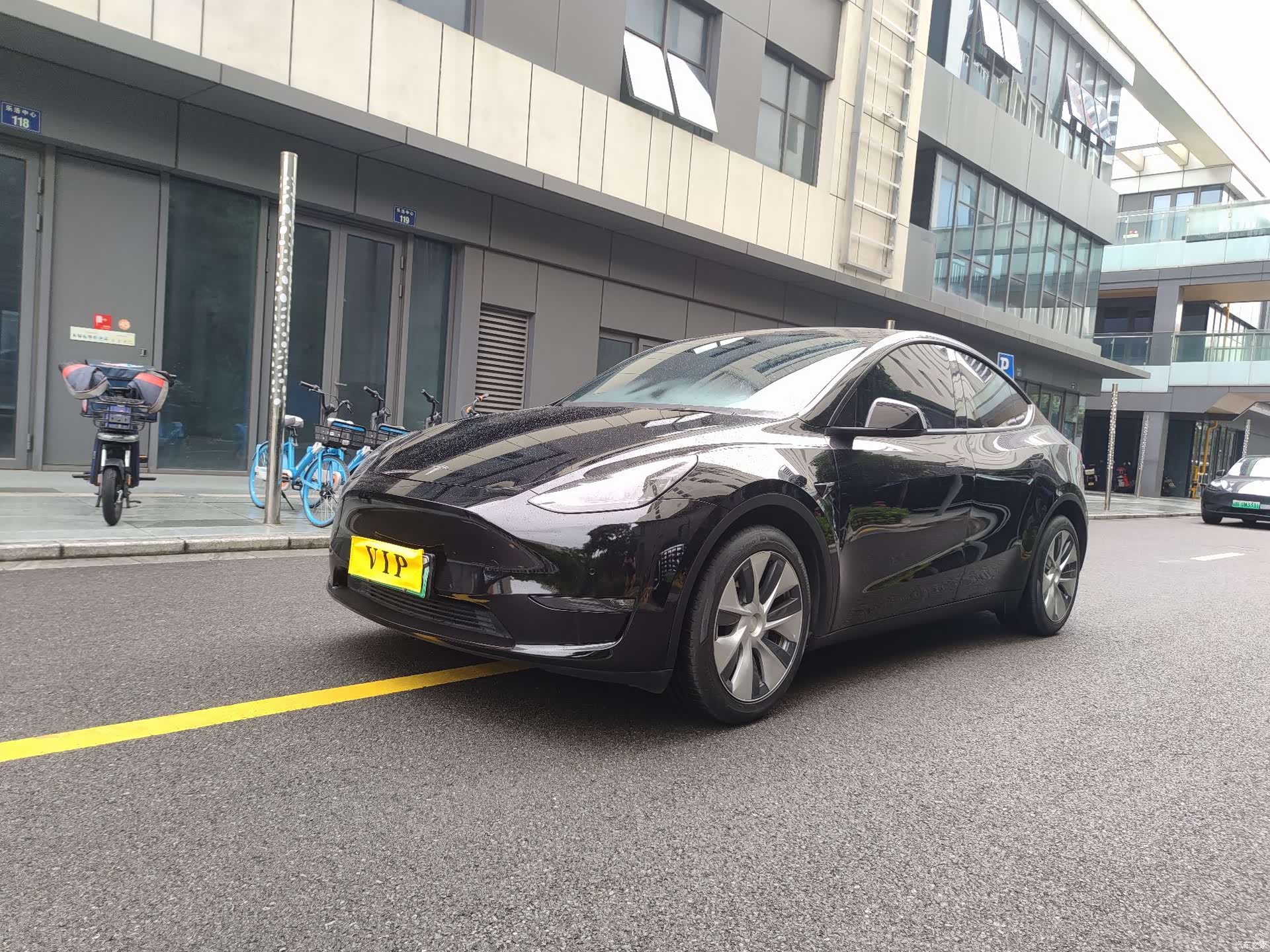 Tesla Model Y, 2021 1