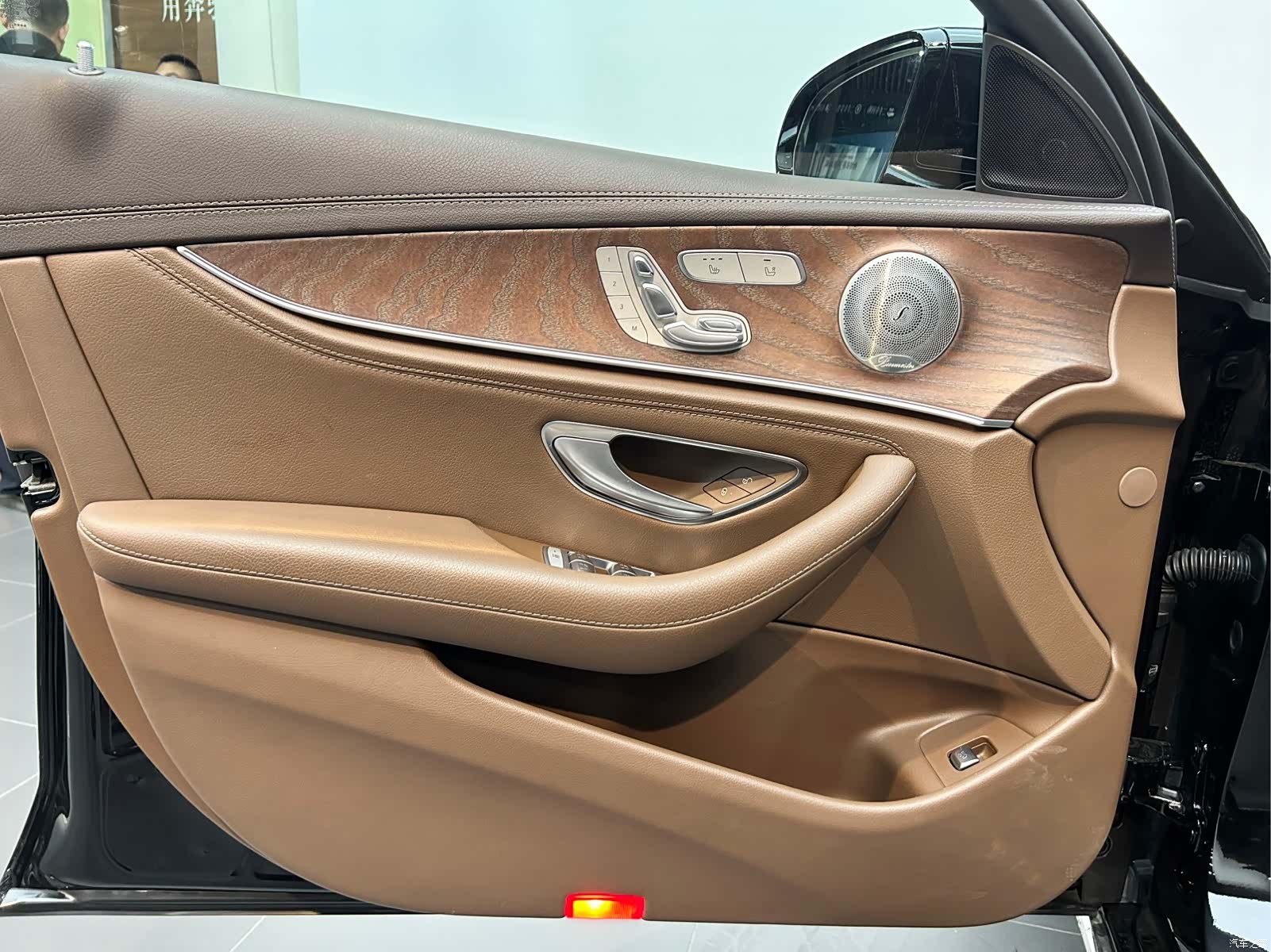 Mercedes-Benz E-Class, 2023 13