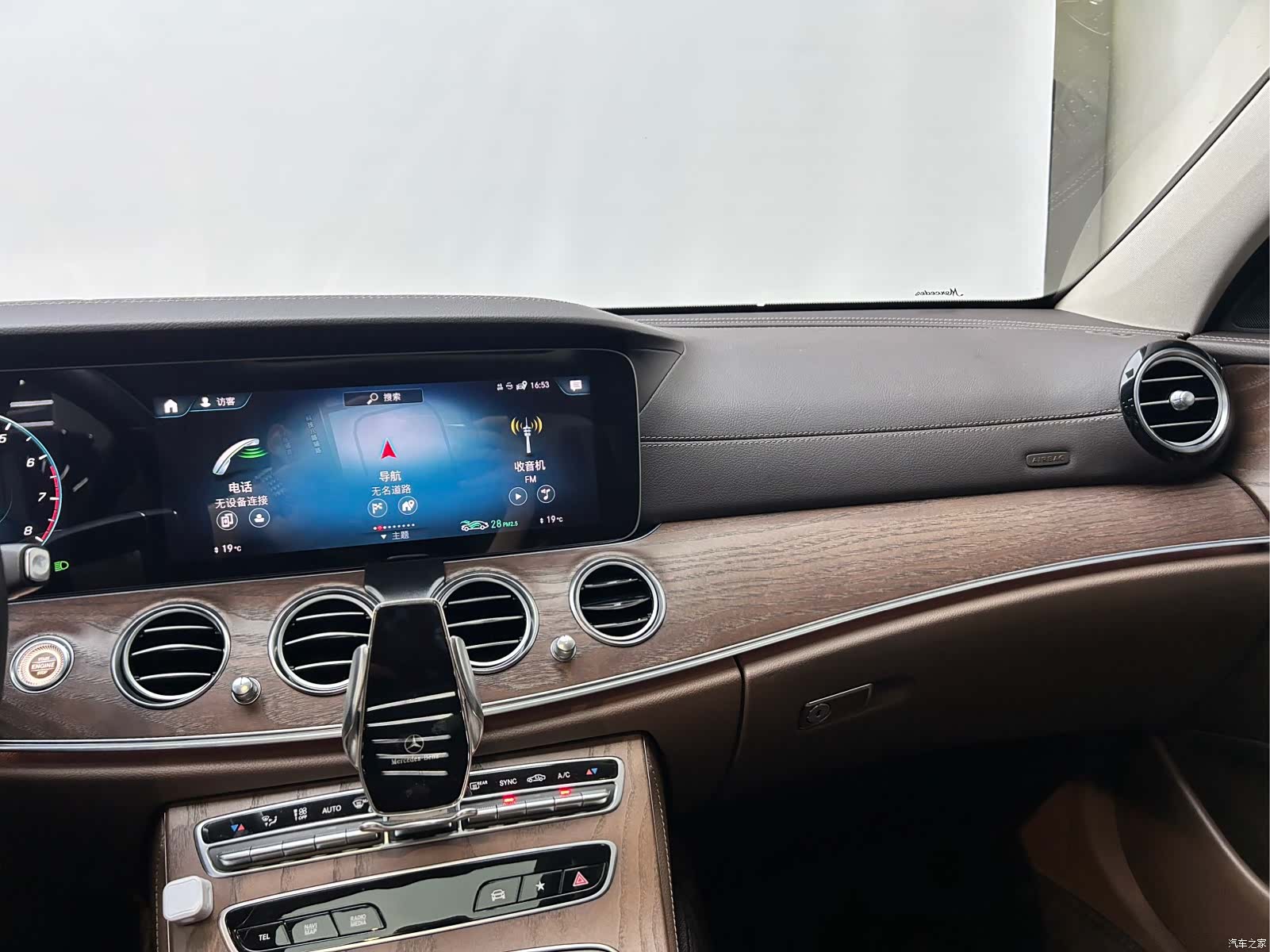Mercedes-Benz E-Class, 2023 16