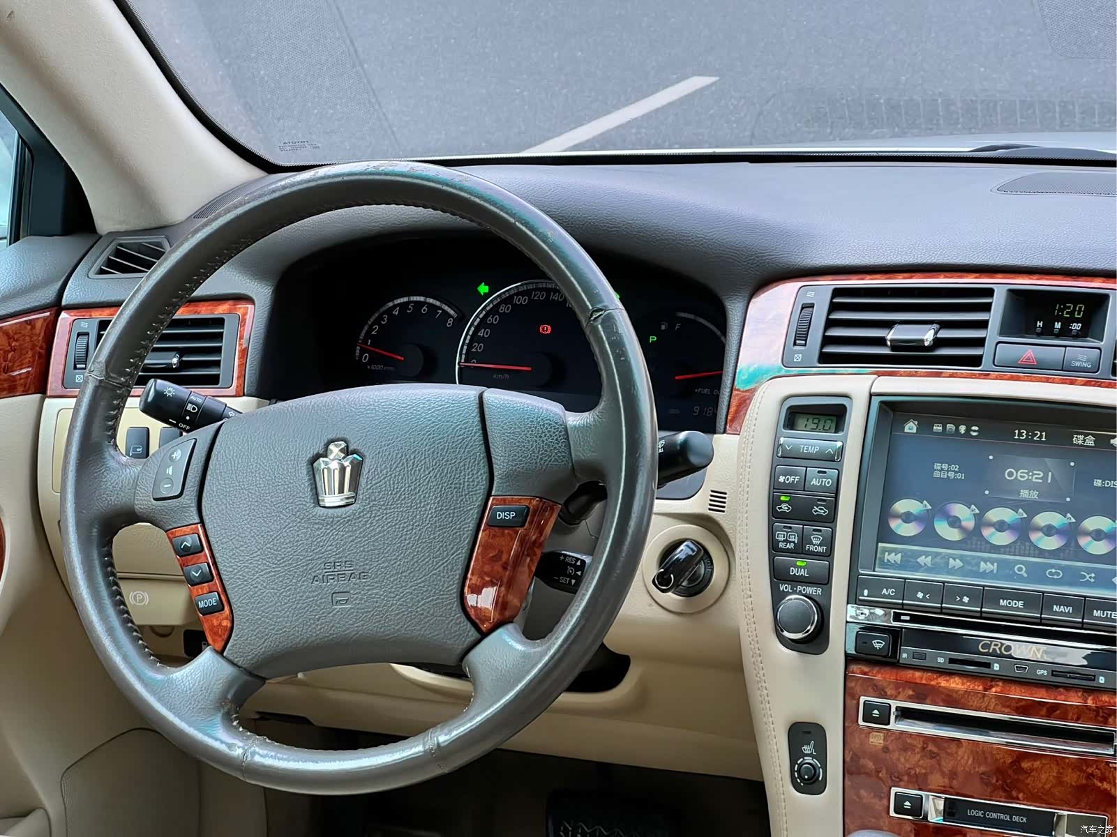 Toyota Crown, 2008 8