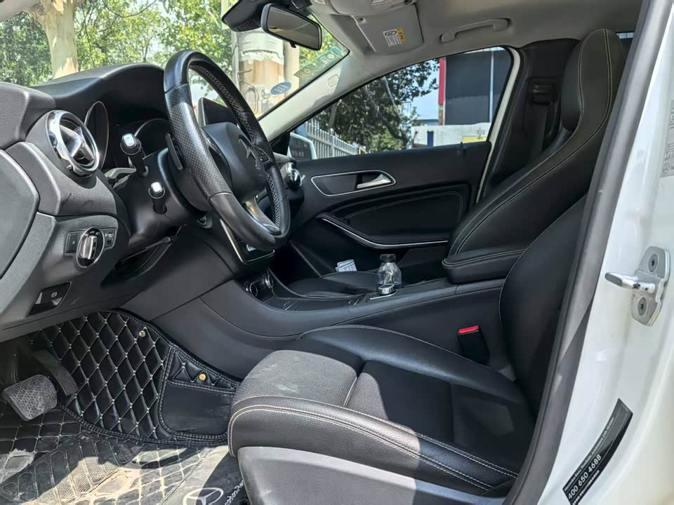 Mercedes-Benz GLA Mercedes-Benz GLA
