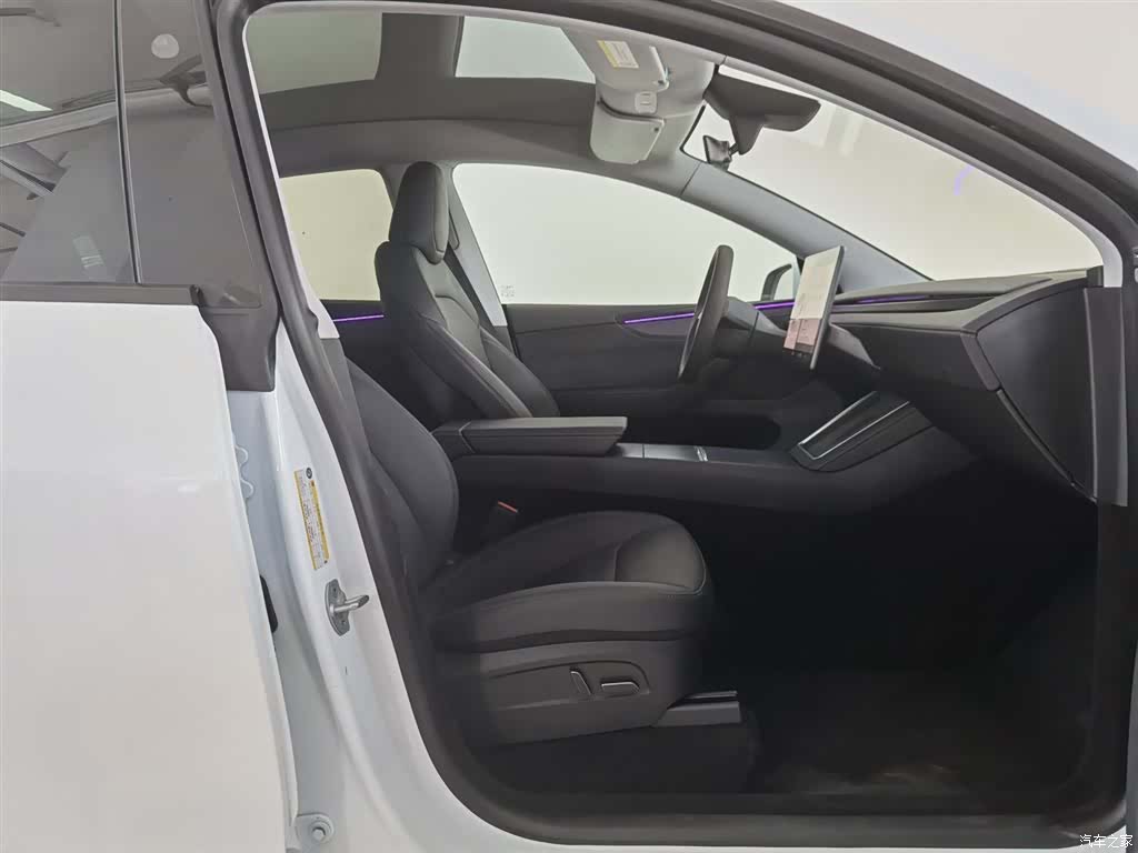 Tesla Model Y, 2025 23