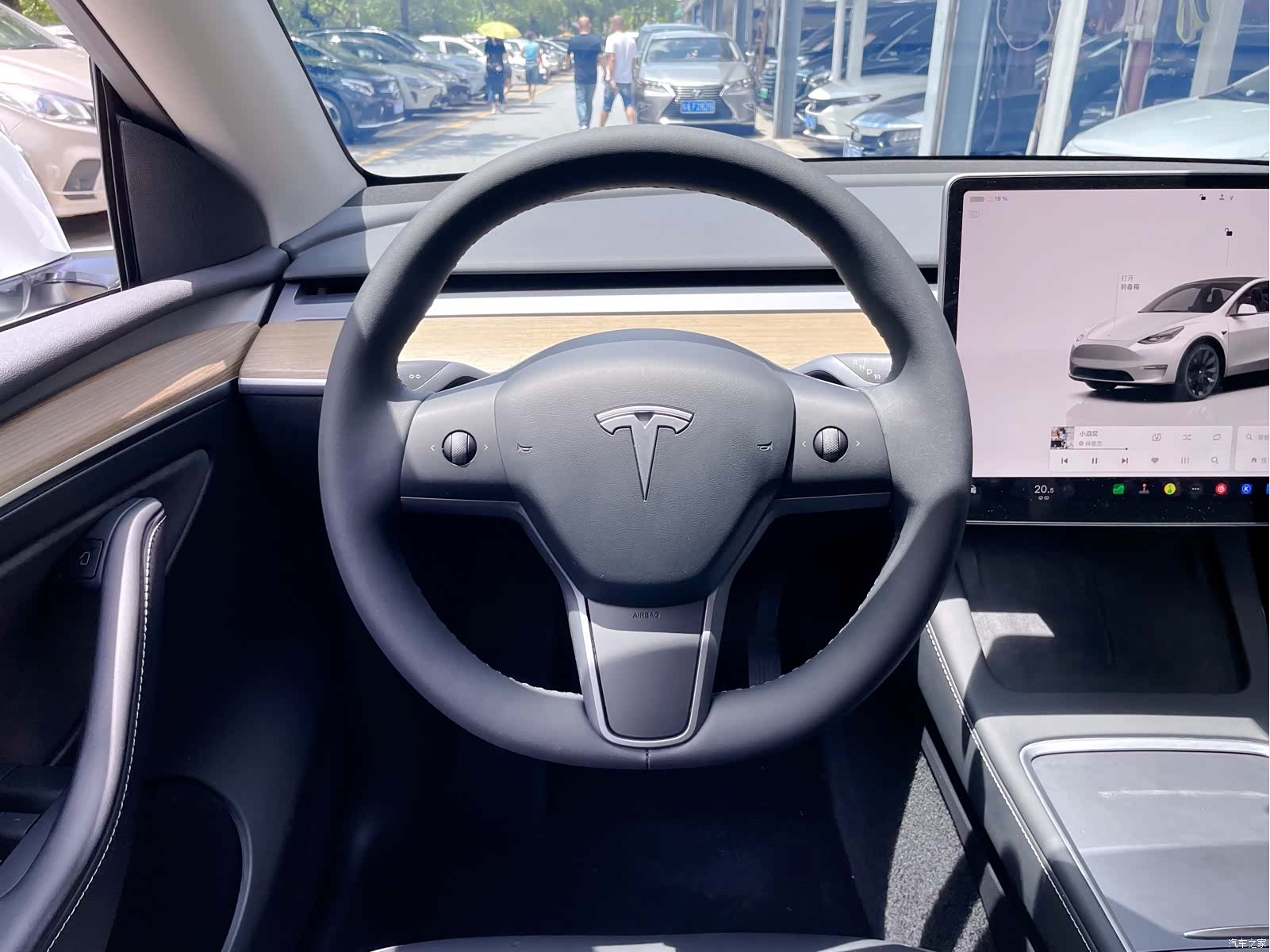 Tesla Model Y, 2023 19