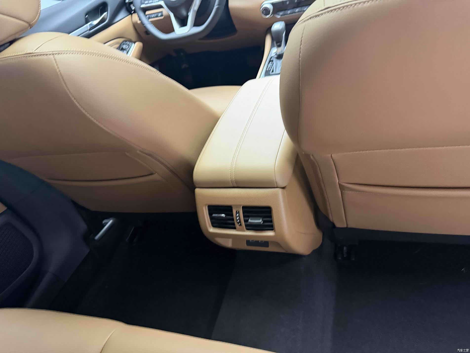 Nissan Teana, 2025 11