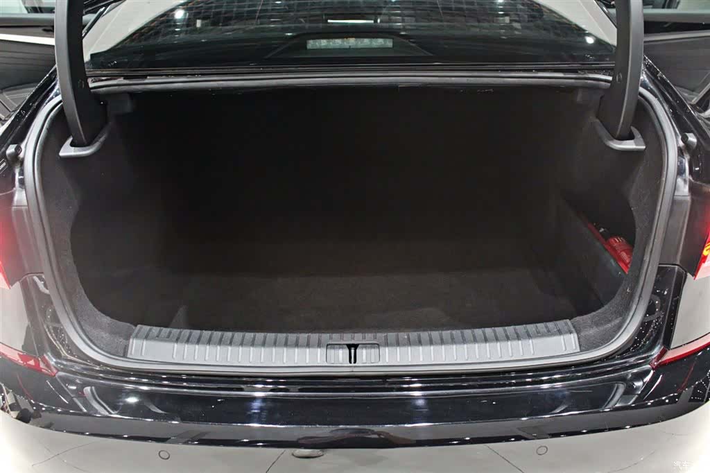 Volkswagen Passat, 2024 13