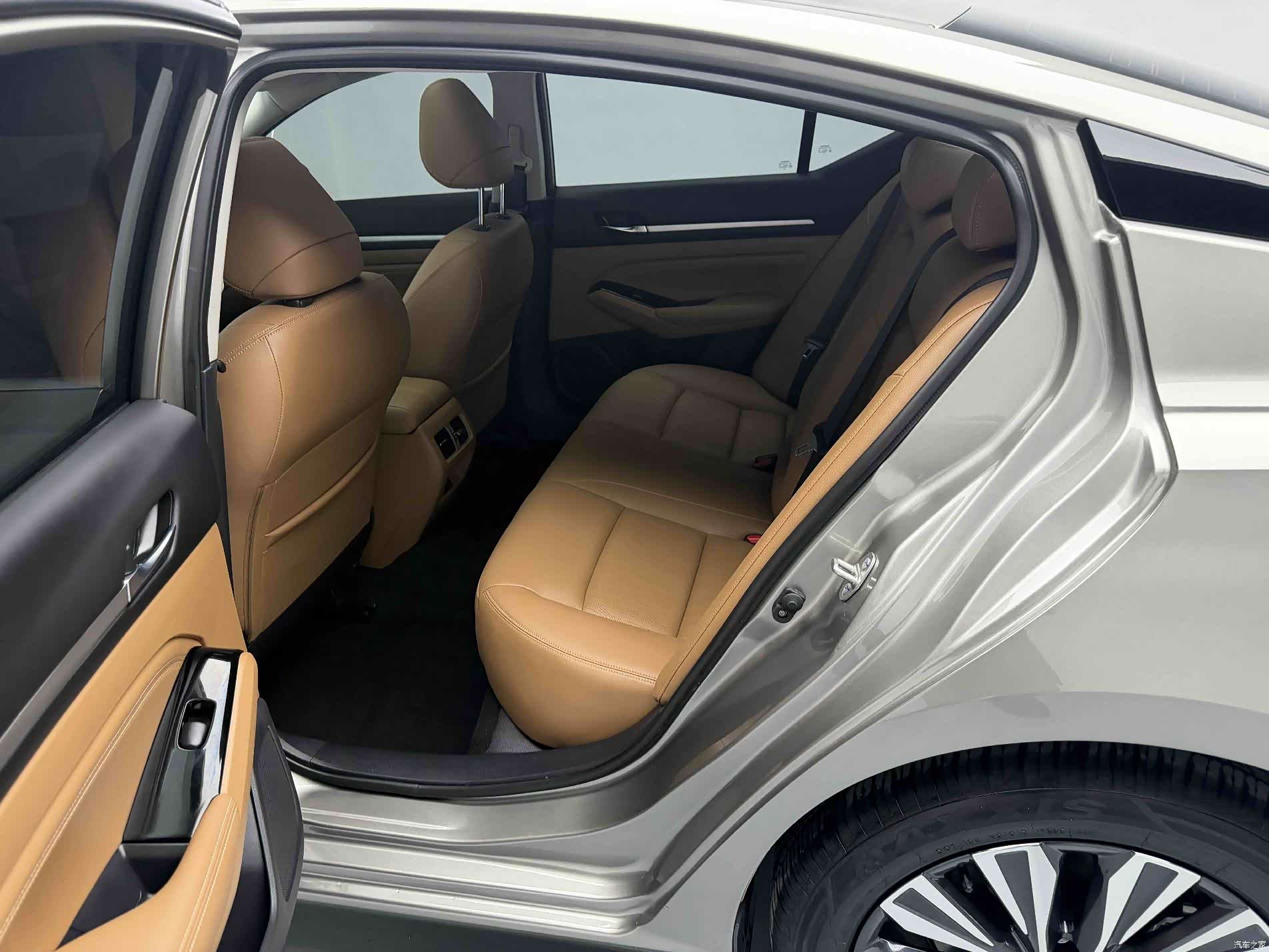Nissan Teana, 2025 7