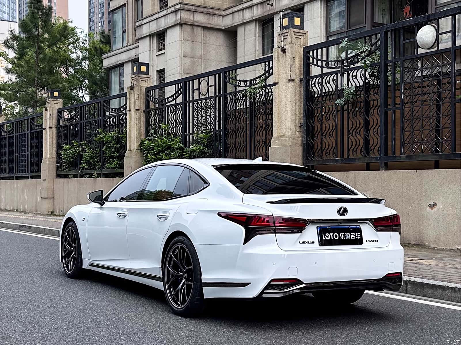 Lexus LS, 2020 4