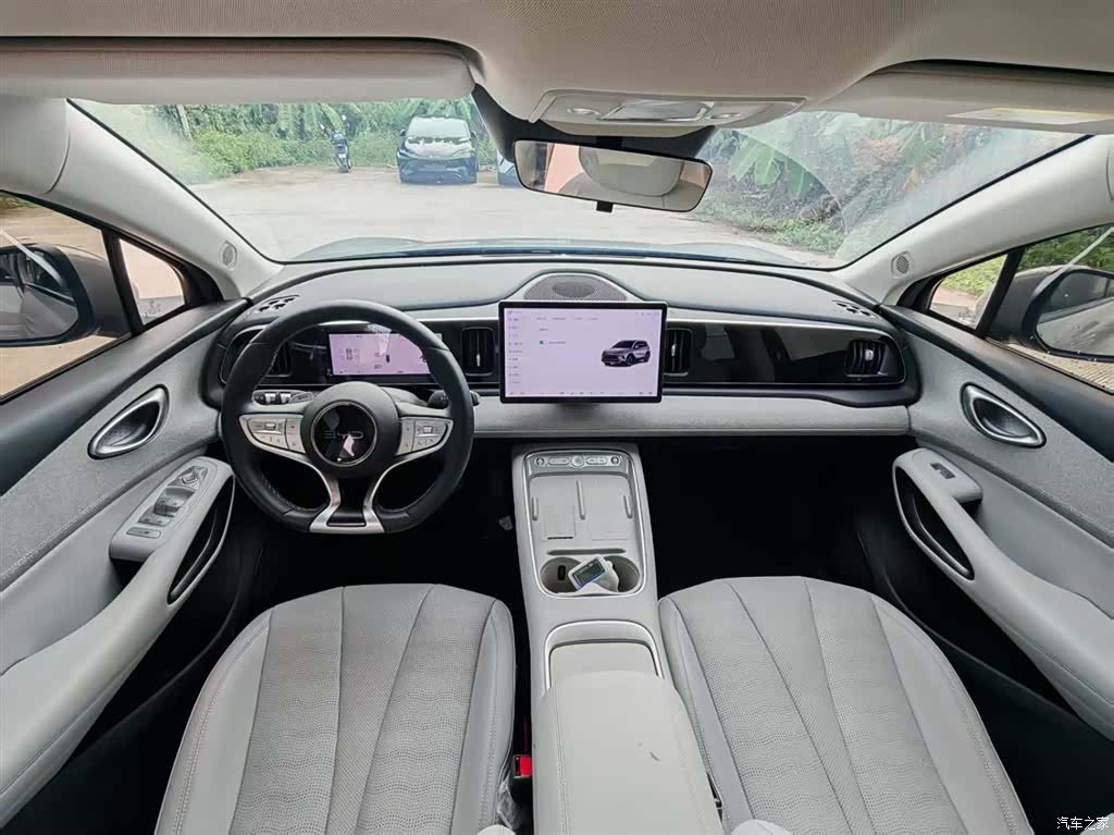 BYD HiAce, 2025 11
