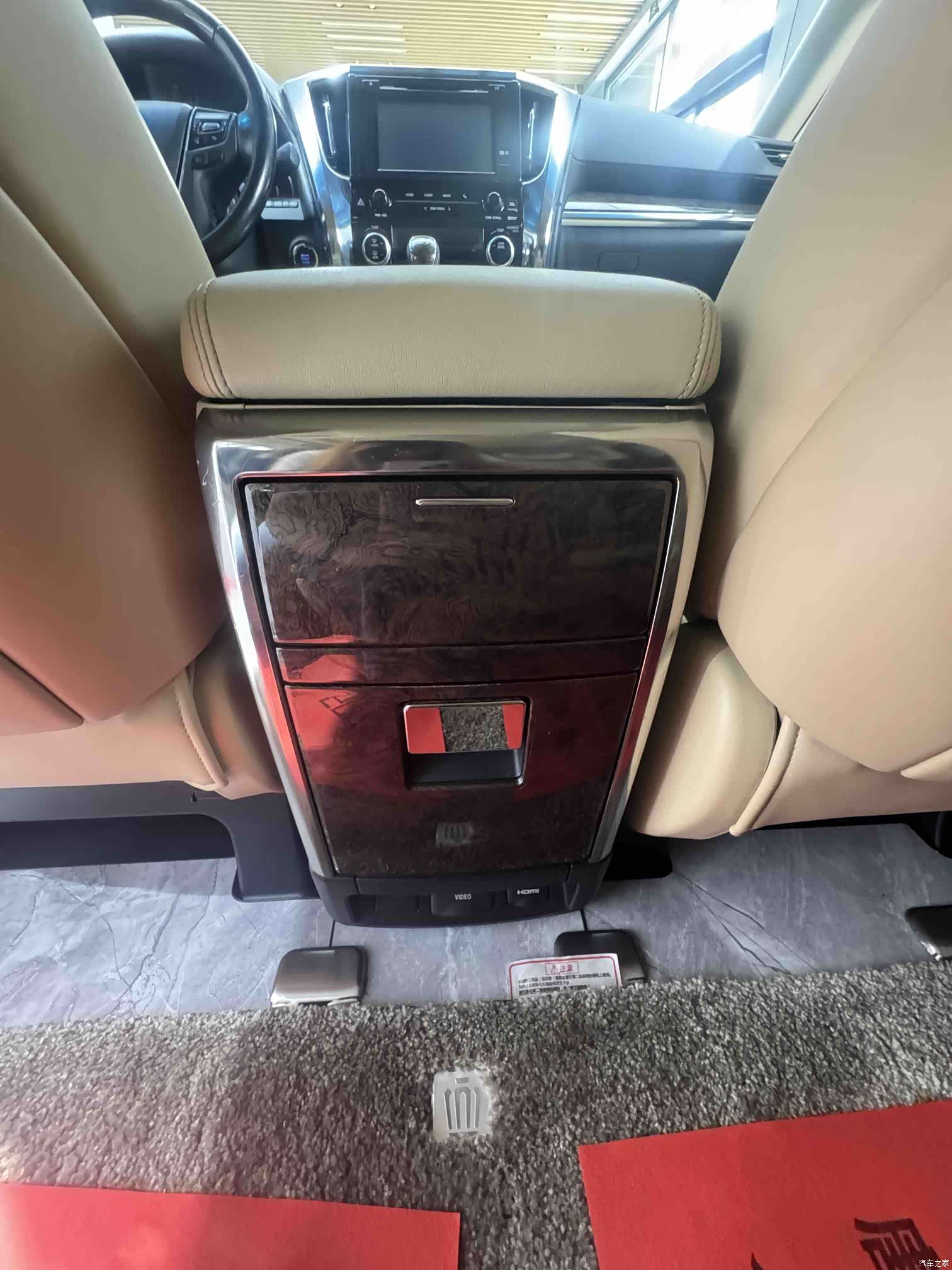 Toyota Alphard, 2019 26