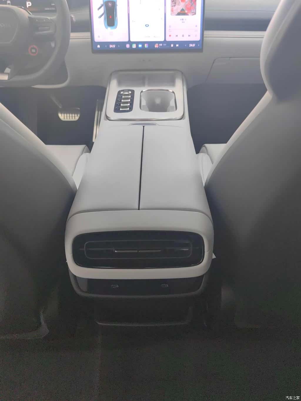 Xiaomi SU7, 2024 10