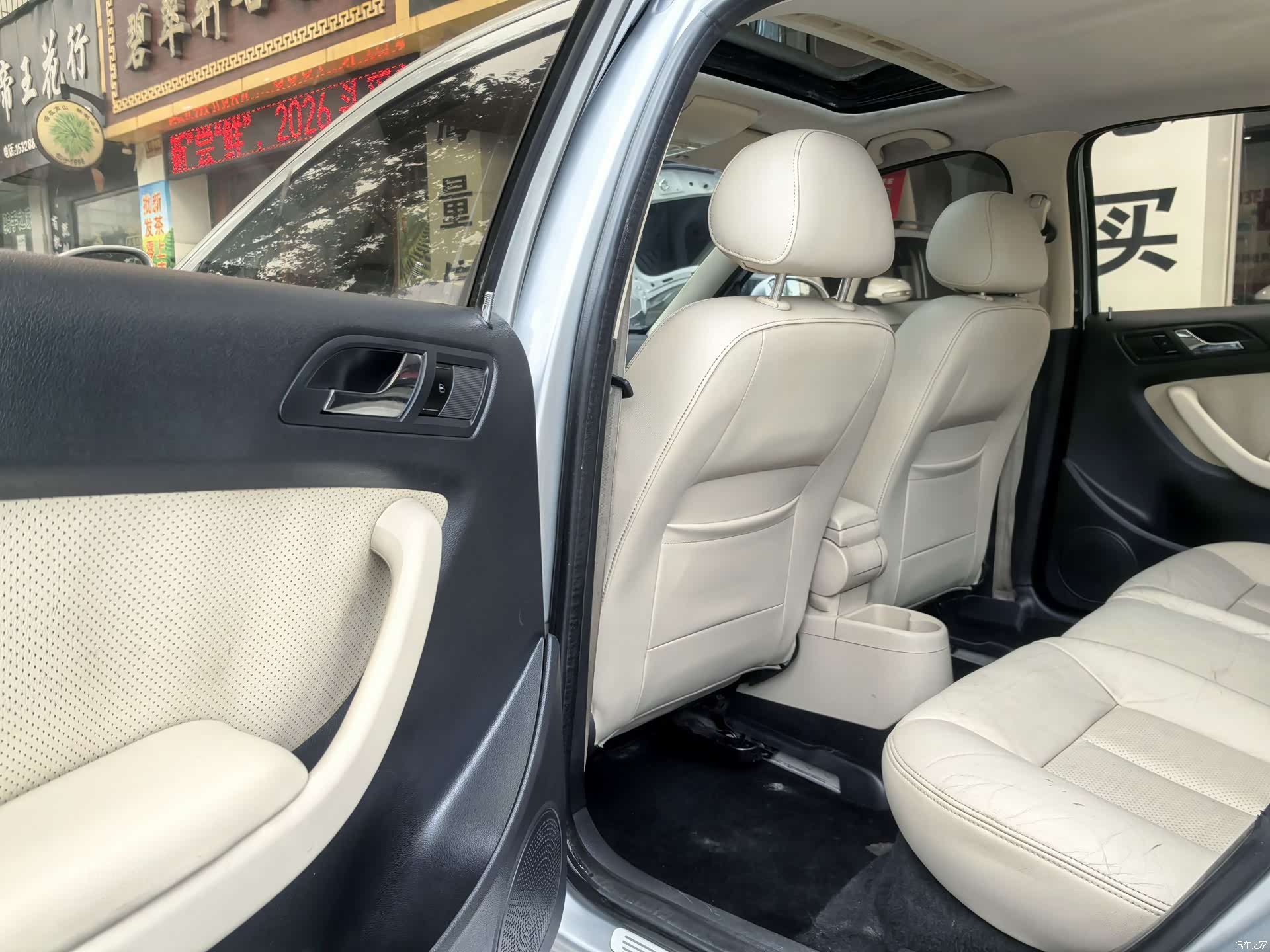 Volkswagen Lavida, 2011 11