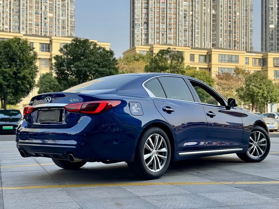 Infiniti Q50L