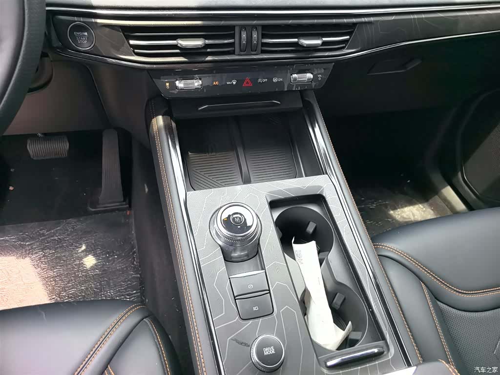 Ford Explorer, 2026 14