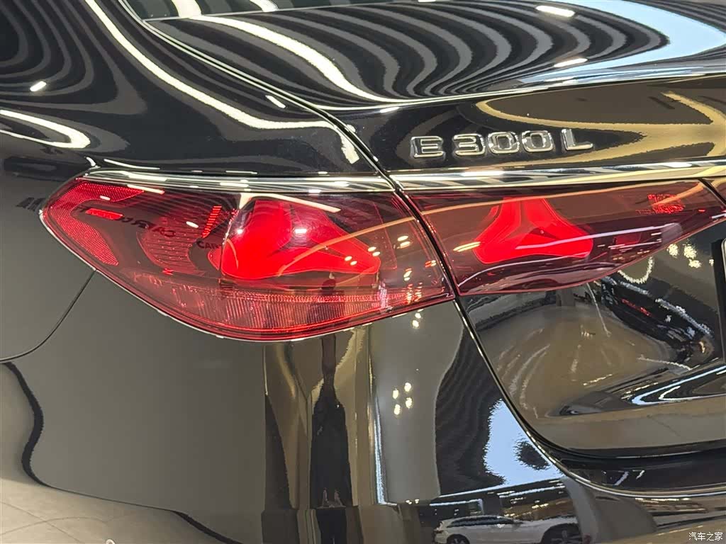 Mercedes-Benz E-Class, 2024 10
