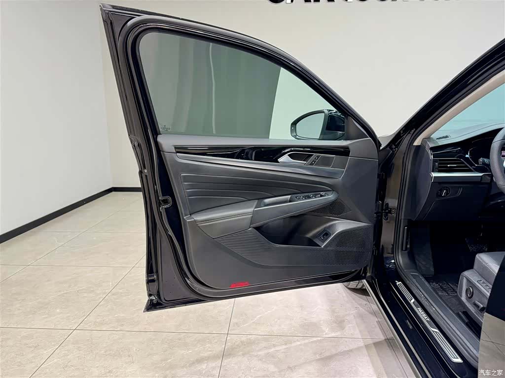 Volkswagen Passat, 2025 16