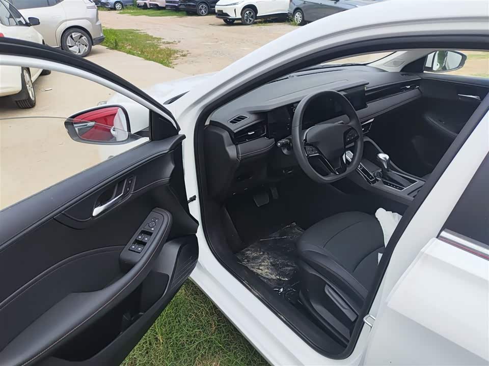 Roewe i5