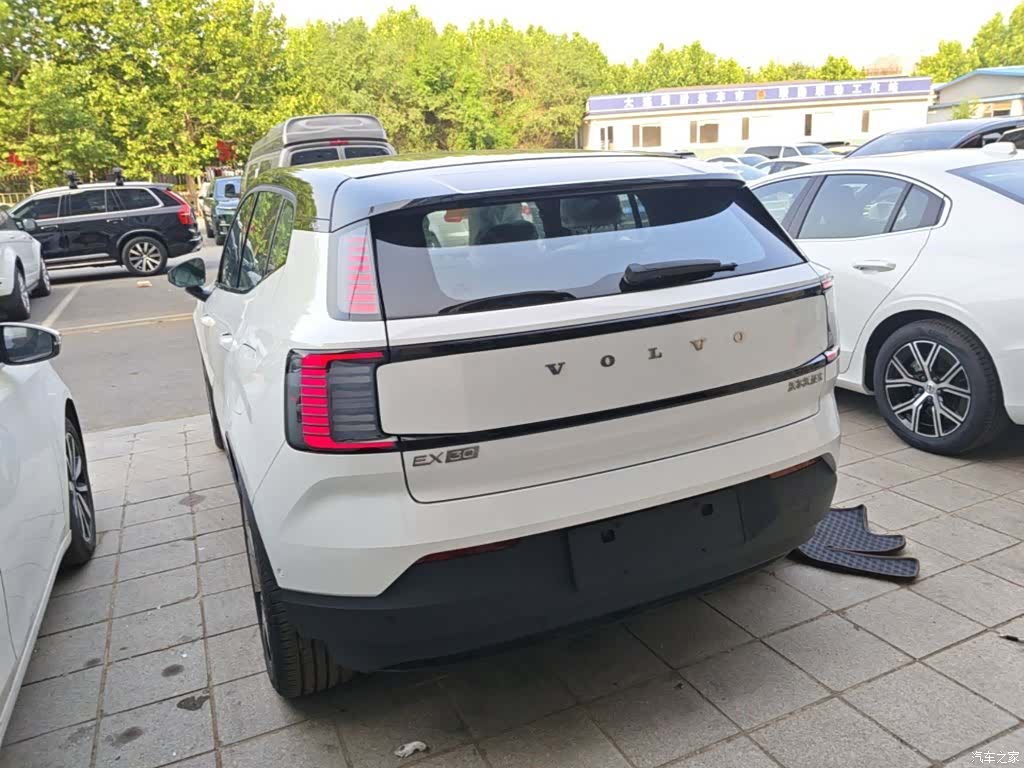 Volvo EX30, 2025 все фото