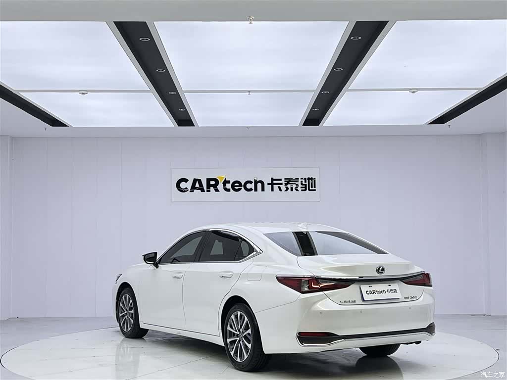 Lexus ES, 2024 7