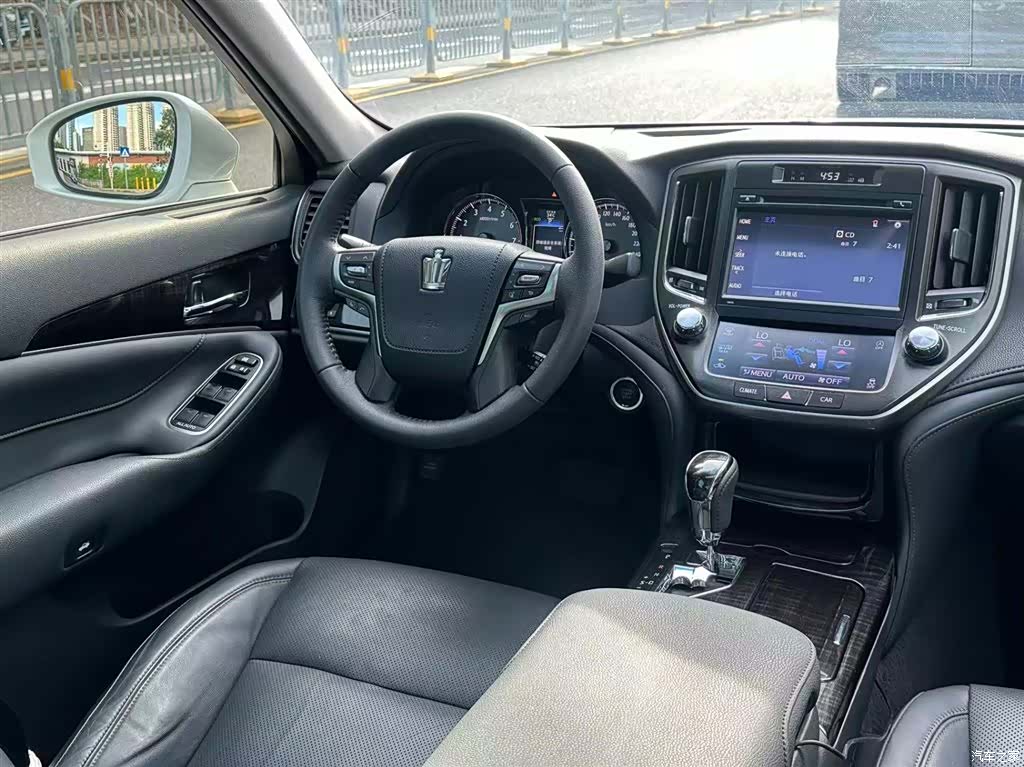 Toyota Crown, 2017 10