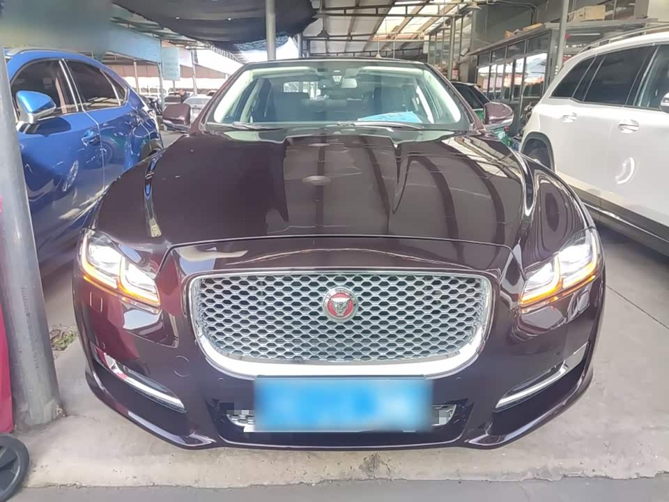 Jaguar XJ
