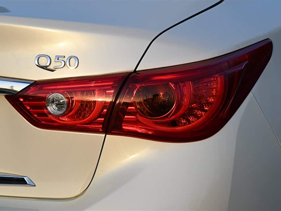 Infiniti Q50L