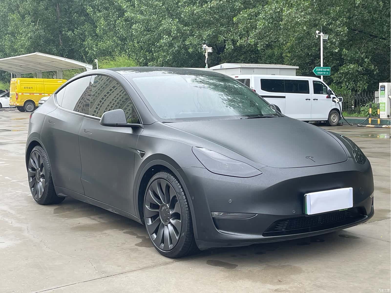 Tesla Model Y, 2022 3