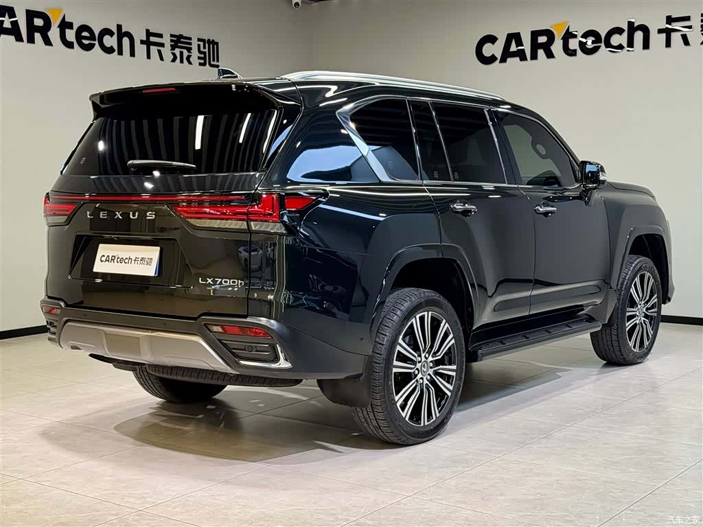 Lexus LX, 2025 4