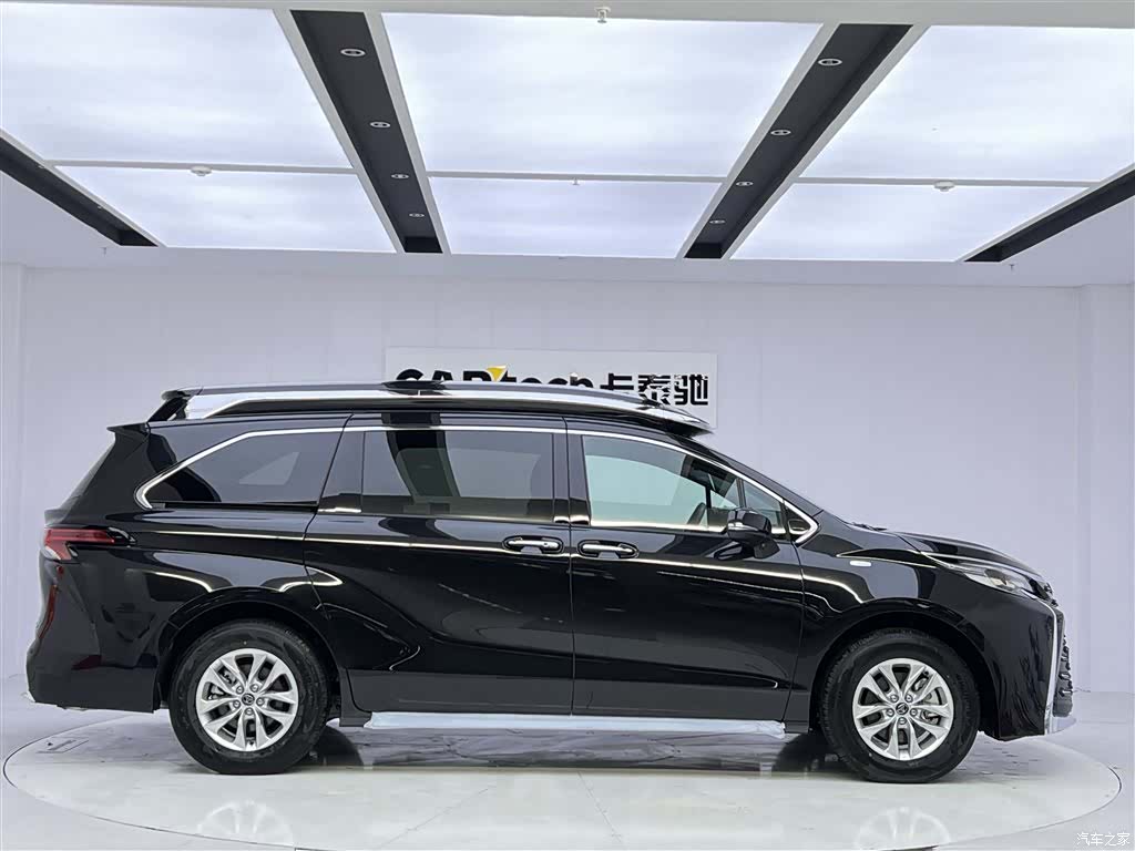 Toyota Granvia, 2024 4