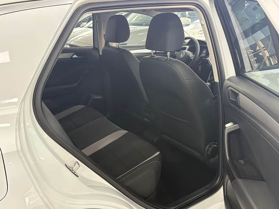 Volkswagen T-ROC exploring Songs