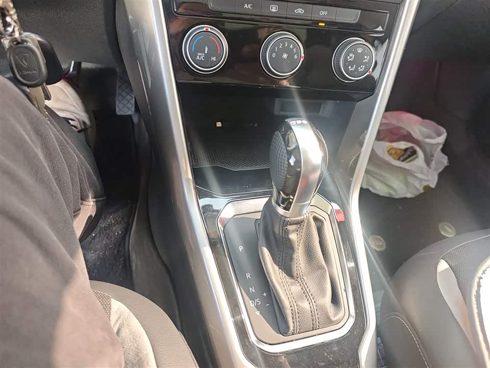 Volkswagen T-ROC exploring Songs