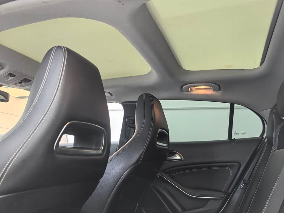 Mercedes-Benz GLA Mercedes-Benz GLA