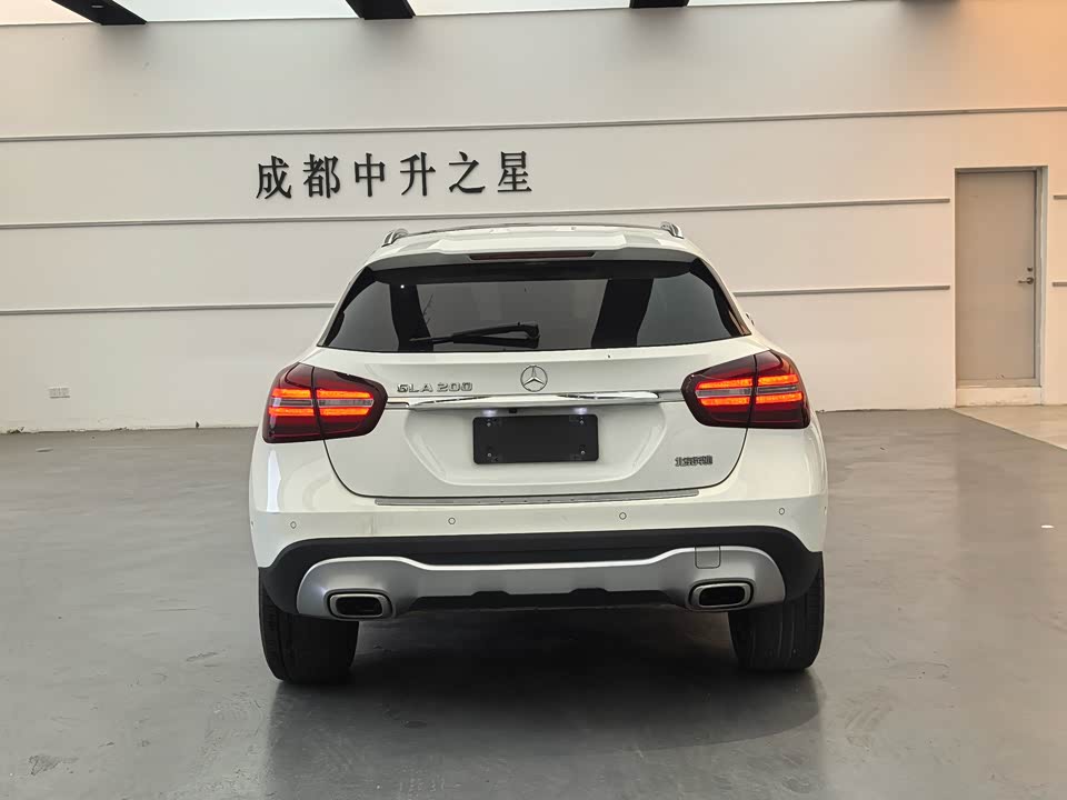 Mercedes-Benz GLA Mercedes-Benz GLA