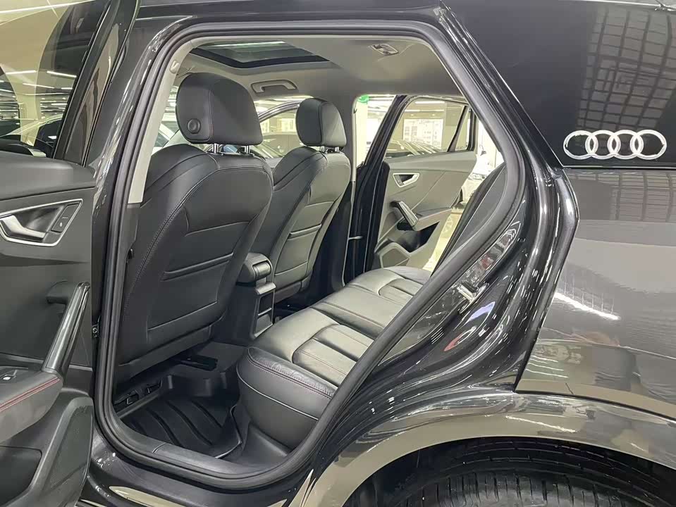 Audi Q2L